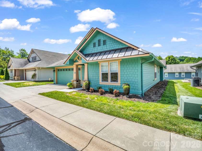51 Barn Owl Way, Hendersonville, NC 28792.  MLS# CAR4394410, YatesRealty ID 12718. 