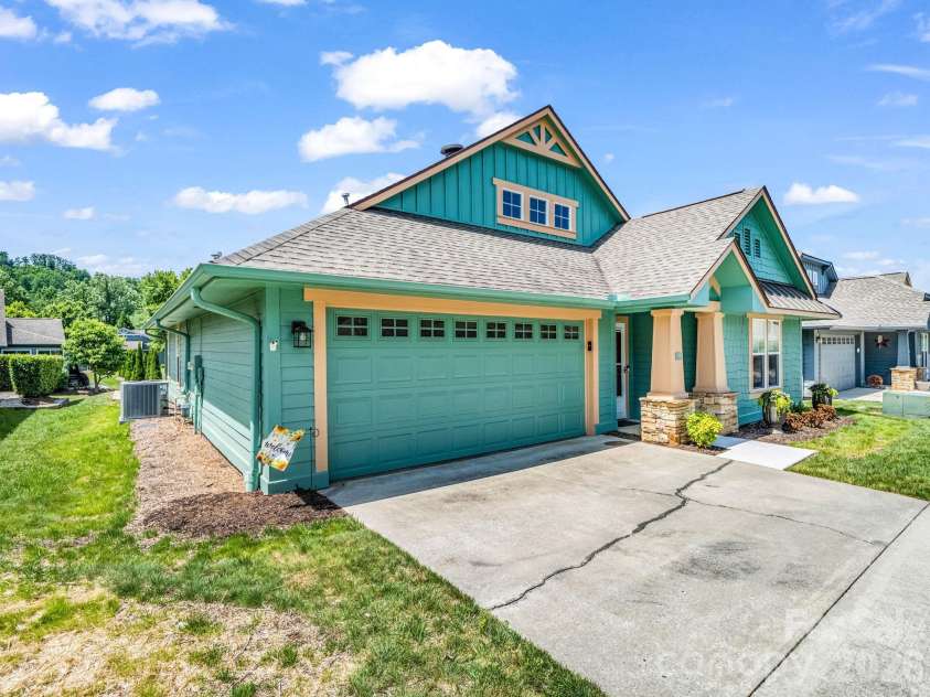 51 Barn Owl Way, Hendersonville, NC 28792.  MLS# CAR4394410, YatesRealty ID 12718. 
