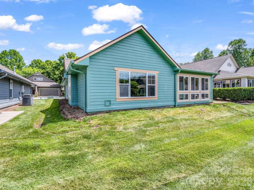 51 Barn Owl Way, Hendersonville, NC 28792.  MLS# CAR4394410, YatesRealty ID 12718. 