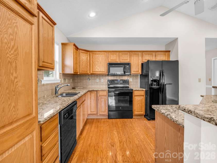 51 Barn Owl Way, Hendersonville, NC 28792.  MLS# CAR4394410, YatesRealty ID 12718. Kitchen w/Tile Back Splash