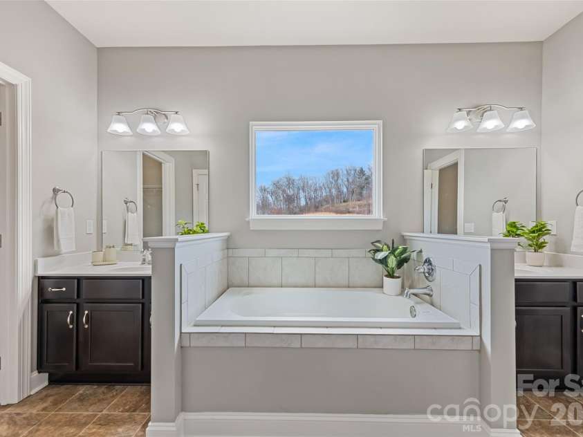 343 Rocky Lane Road, Clyde, NC 28721.  MLS# CAR4330222, YatesRealty ID 12719. 
