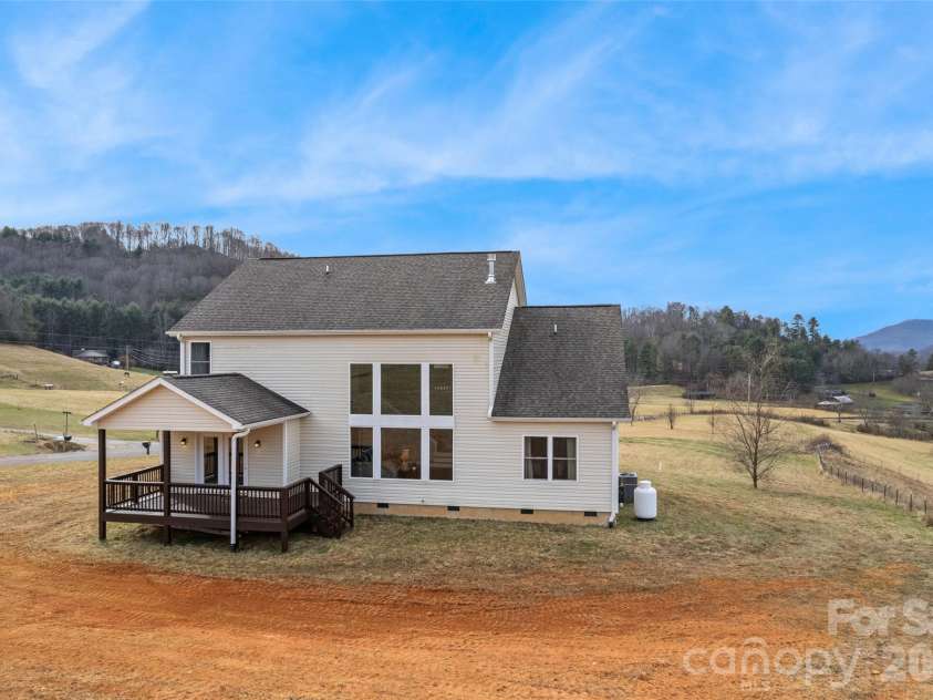 343 Rocky Lane Road, Clyde, NC 28721.  MLS# CAR4330222, YatesRealty ID 12719. 
