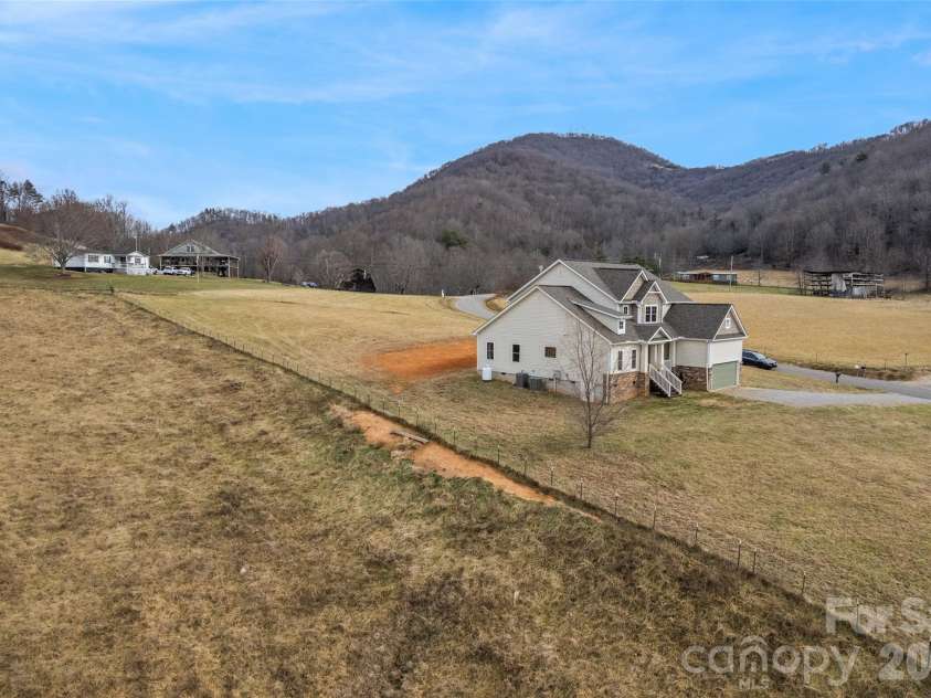 343 Rocky Lane Road, Clyde, NC 28721.  MLS# CAR4330222, YatesRealty ID 12719. 