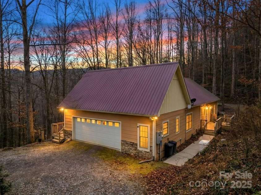 165 Eagles Ridge Road, Sylva, NC 28779.  MLS# CAR4330472, YatesRealty ID 1272. 