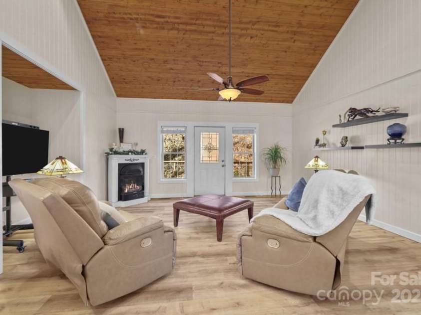 165 Eagles Ridge Road, Sylva, NC 28779.  MLS# CAR4330472, YatesRealty ID 1272. 