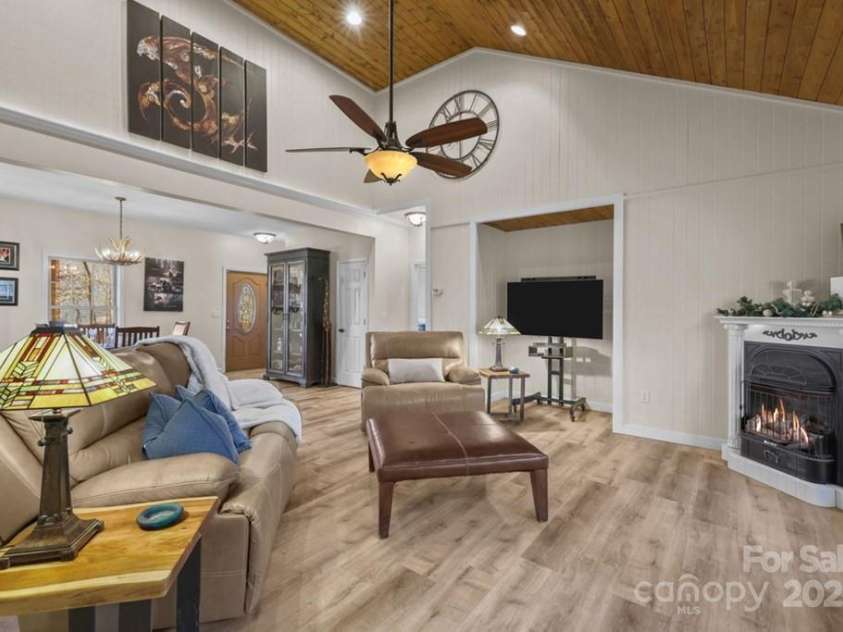 165 Eagles Ridge Road, Sylva, NC 28779.  MLS# CAR4330472, YatesRealty ID 1272. 