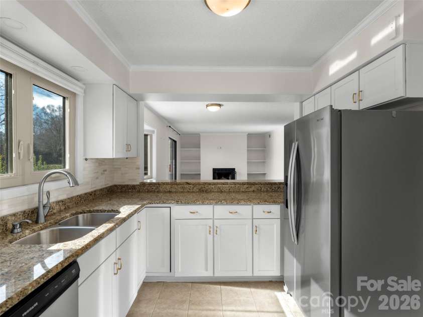 201 Racquet Club Road, Asheville, NC 28803.  MLS# CAR4341796, YatesRealty ID 12720. 