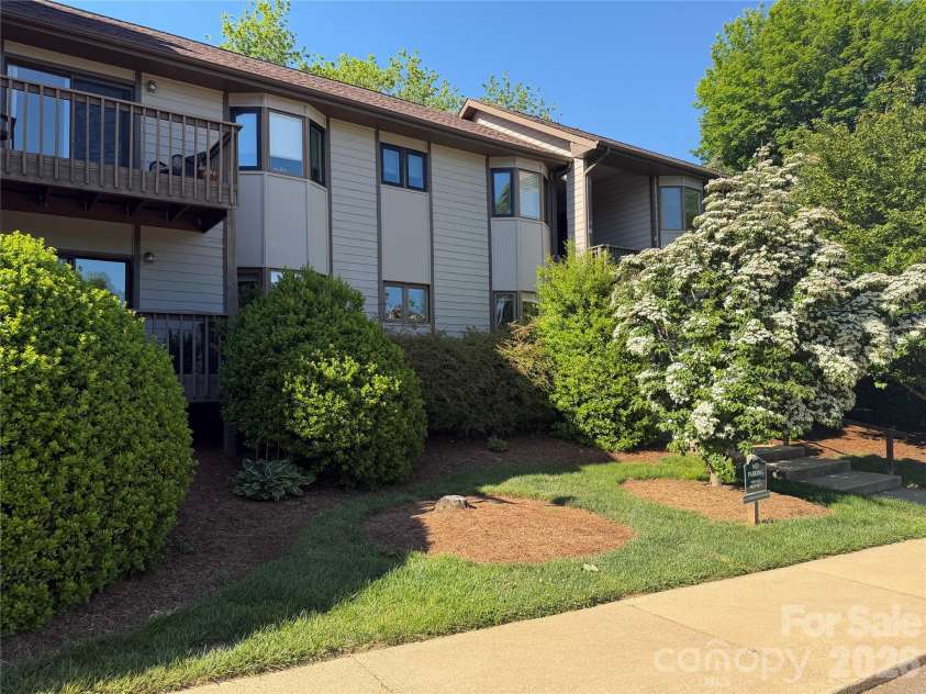 201 Racquet Club Road, Asheville, NC 28803.  MLS# CAR4341796, YatesRealty ID 12720. 