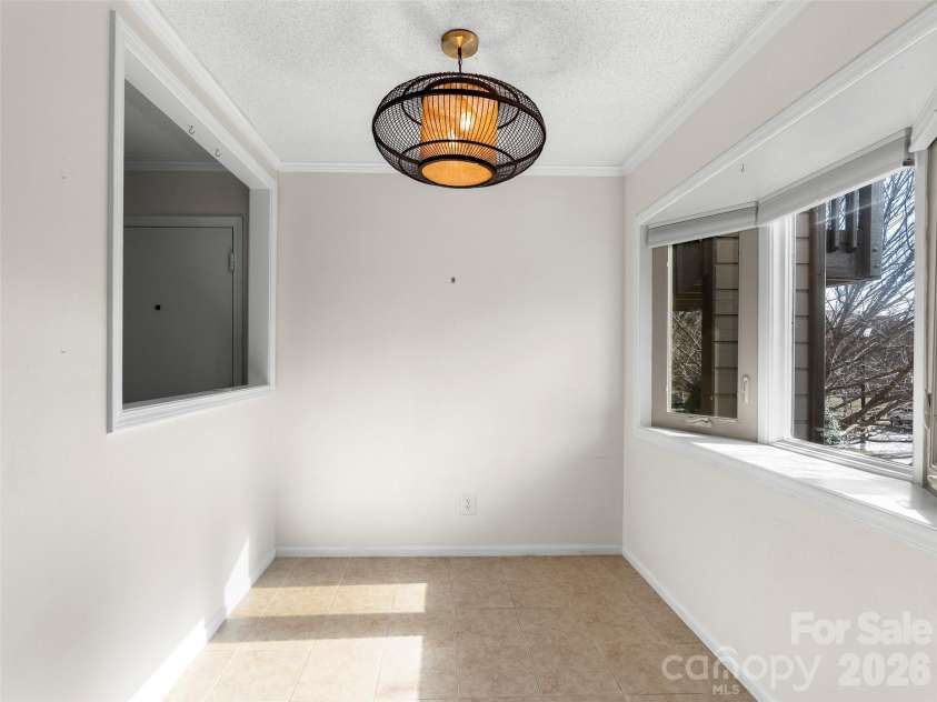 201 Racquet Club Road, Asheville, NC 28803.  MLS# CAR4341796, YatesRealty ID 12720. Dining Area