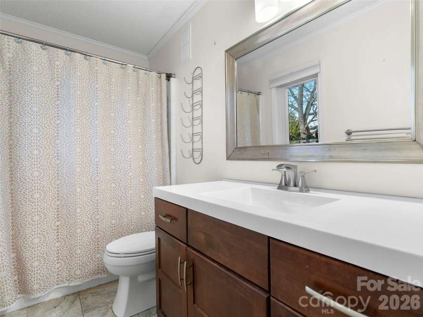201 Racquet Club Road, Asheville, NC 28803.  MLS# CAR4341796, YatesRealty ID 12720. Primary En Suite