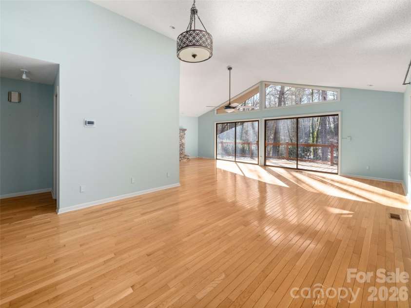 138 Woodhaven Drive, Hendersonville, NC 28739.  MLS# CAR4344618, YatesRealty ID 12721. 