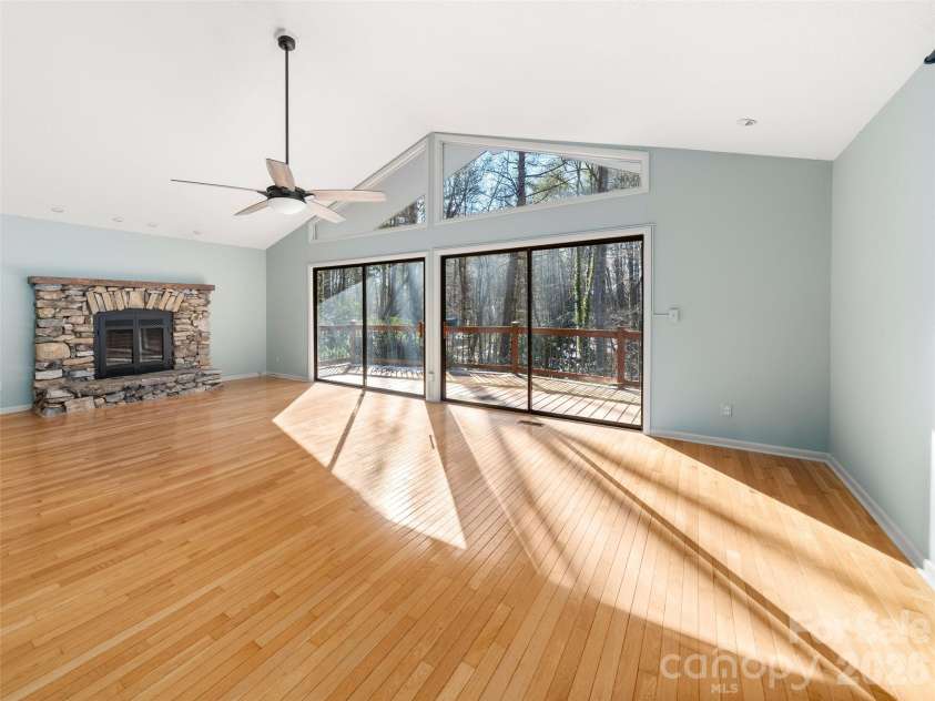 138 Woodhaven Drive, Hendersonville, NC 28739.  MLS# CAR4344618, YatesRealty ID 12721. 