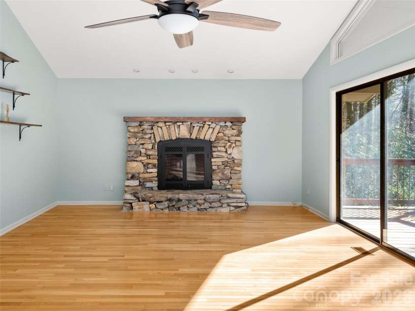 138 Woodhaven Drive, Hendersonville, NC 28739.  MLS# CAR4344618, YatesRealty ID 12721. 