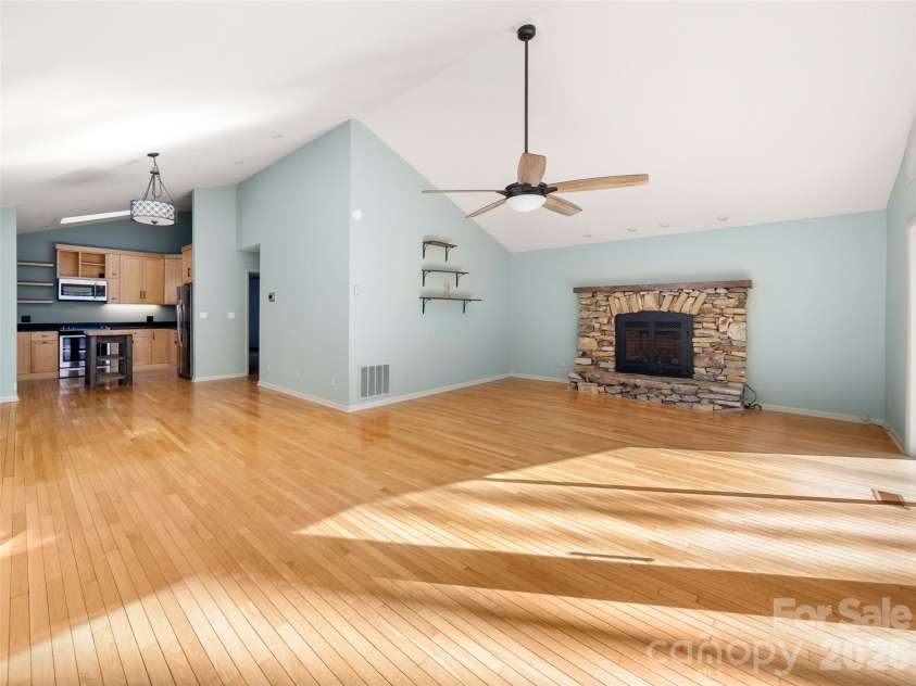 138 Woodhaven Drive, Hendersonville, NC 28739.  MLS# CAR4344618, YatesRealty ID 12721. 