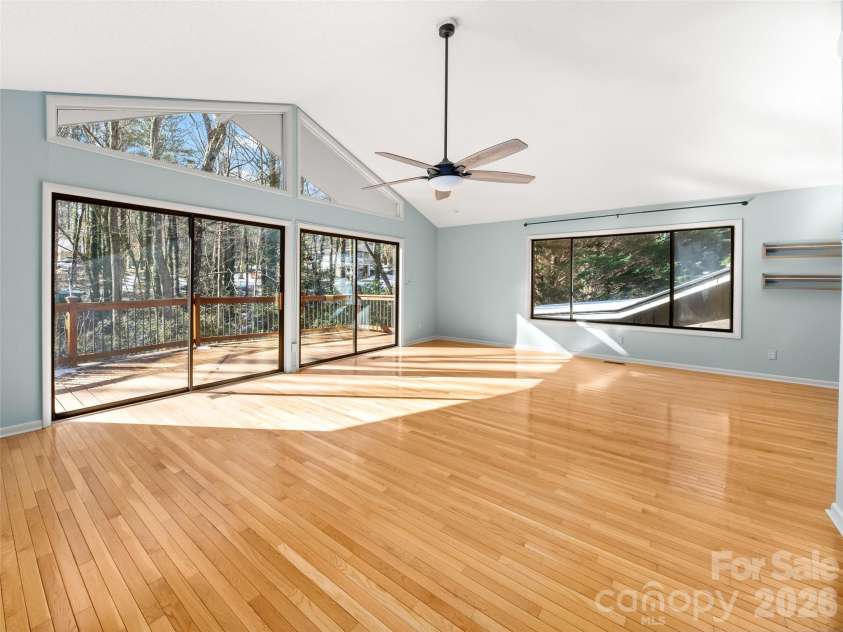 138 Woodhaven Drive, Hendersonville, NC 28739.  MLS# CAR4344618, YatesRealty ID 12721. 