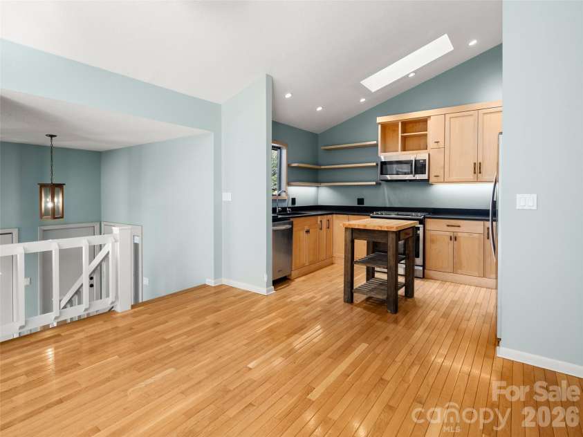 138 Woodhaven Drive, Hendersonville, NC 28739.  MLS# CAR4344618, YatesRealty ID 12721. 
