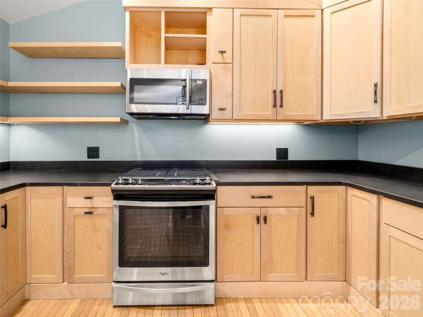 138 Woodhaven Drive, Hendersonville, NC 28739.  MLS# CAR4344618, YatesRealty ID 12721. 