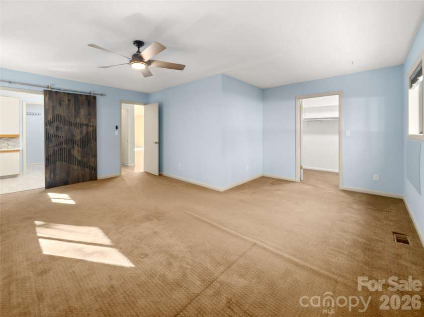 138 Woodhaven Drive, Hendersonville, NC 28739.  MLS# CAR4344618, YatesRealty ID 12721. 