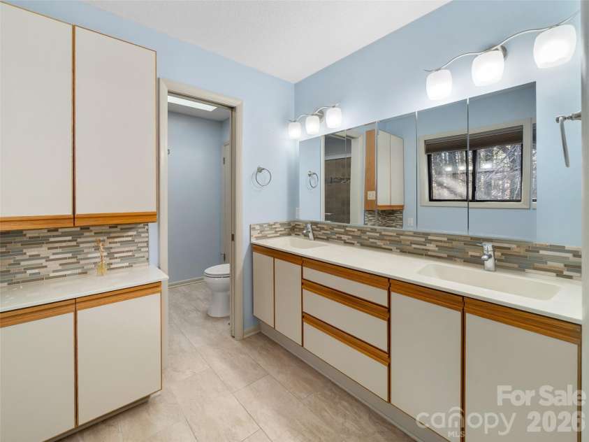 138 Woodhaven Drive, Hendersonville, NC 28739.  MLS# CAR4344618, YatesRealty ID 12721. 