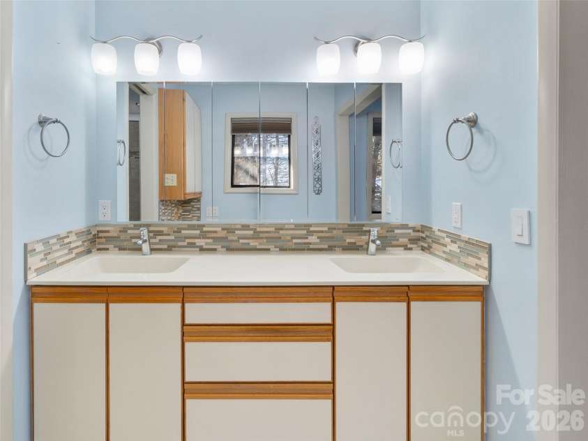 138 Woodhaven Drive, Hendersonville, NC 28739.  MLS# CAR4344618, YatesRealty ID 12721. 