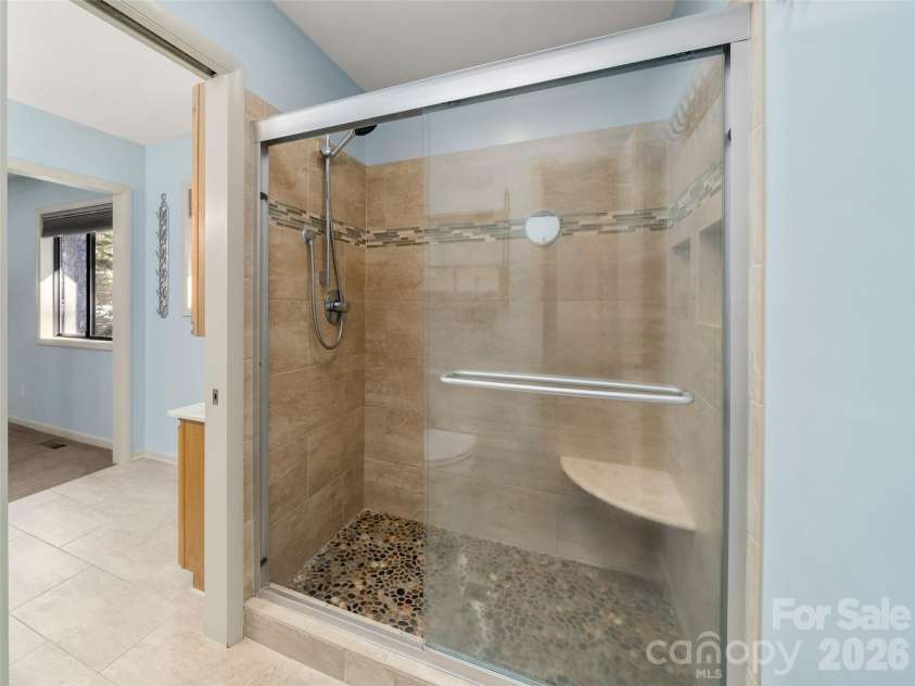 138 Woodhaven Drive, Hendersonville, NC 28739.  MLS# CAR4344618, YatesRealty ID 12721. 