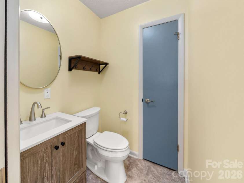 138 Woodhaven Drive, Hendersonville, NC 28739.  MLS# CAR4344618, YatesRealty ID 12721. 