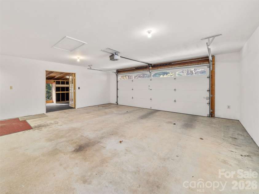 138 Woodhaven Drive, Hendersonville, NC 28739.  MLS# CAR4344618, YatesRealty ID 12721. 