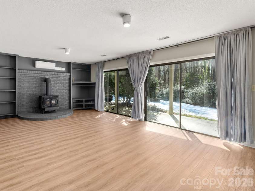 138 Woodhaven Drive, Hendersonville, NC 28739.  MLS# CAR4344618, YatesRealty ID 12721. 