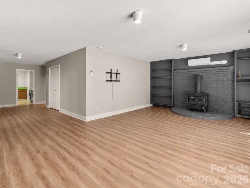 138 Woodhaven Drive, Hendersonville, NC 28739.  MLS# CAR4344618, YatesRealty ID 12721. 
