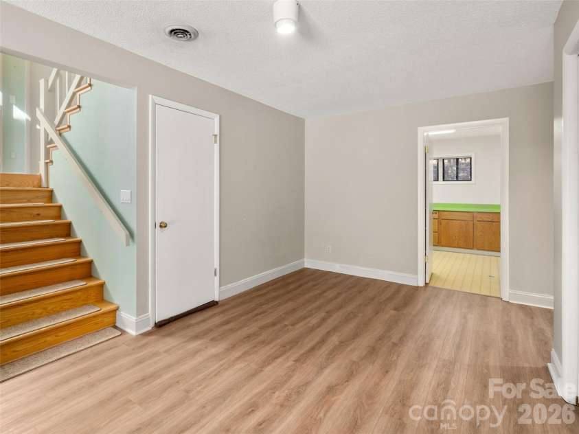 138 Woodhaven Drive, Hendersonville, NC 28739.  MLS# CAR4344618, YatesRealty ID 12721. 