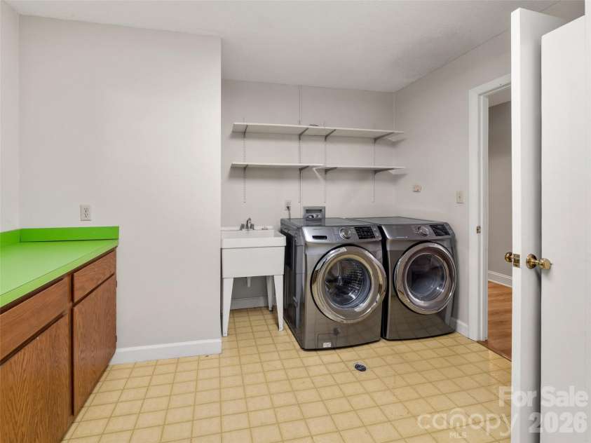 138 Woodhaven Drive, Hendersonville, NC 28739.  MLS# CAR4344618, YatesRealty ID 12721. 