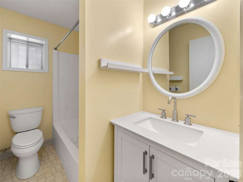 138 Woodhaven Drive, Hendersonville, NC 28739.  MLS# CAR4344618, YatesRealty ID 12721. 