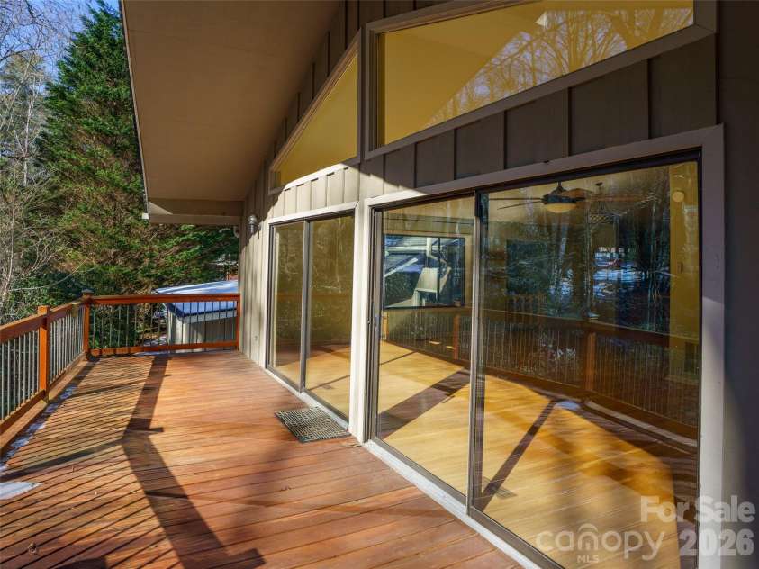 138 Woodhaven Drive, Hendersonville, NC 28739.  MLS# CAR4344618, YatesRealty ID 12721. 
