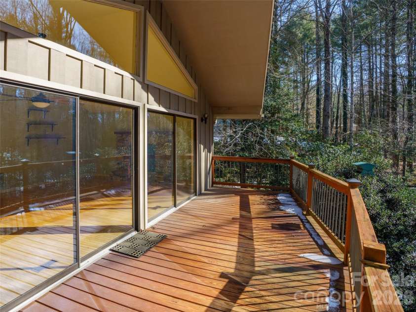 138 Woodhaven Drive, Hendersonville, NC 28739.  MLS# CAR4344618, YatesRealty ID 12721. 