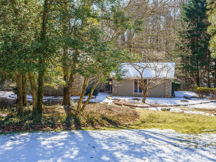 138 Woodhaven Drive, Hendersonville, NC 28739.  MLS# CAR4344618, YatesRealty ID 12721. 