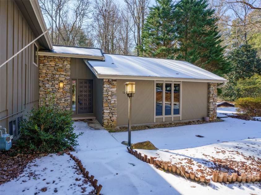 138 Woodhaven Drive, Hendersonville, NC 28739.  MLS# CAR4344618, YatesRealty ID 12721. 