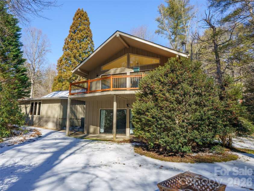 138 Woodhaven Drive, Hendersonville, NC 28739.  MLS# CAR4344618, YatesRealty ID 12721. 