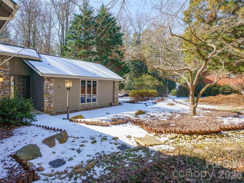 138 Woodhaven Drive, Hendersonville, NC 28739.  MLS# CAR4344618, YatesRealty ID 12721. 