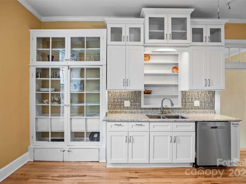 121 Congress Street, York, SC 29745.  MLS# CAR4235428, YatesRealty ID 12723. Historic Meets Modern – Glass-front cabinets and detailed millwork add timeless appeal to this kitchen space.