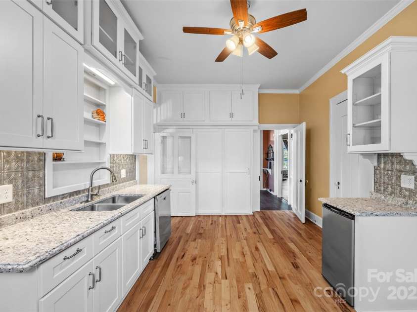 121 Congress Street, York, SC 29745.  MLS# CAR4235428, YatesRealty ID 12723. KThis beautifully renovated kitchen blends crisp white cabinetry, stylish finishes, and original hardwood floors