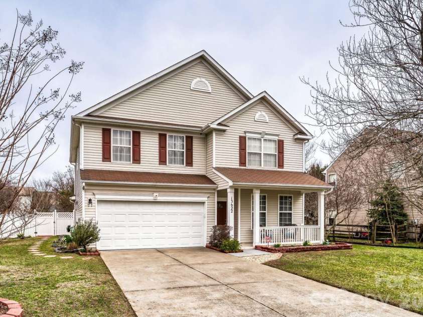 13622 Stringfellow Lane, Charlotte, NC 28278.  MLS# CAR4353206, YatesRealty ID 12723. 