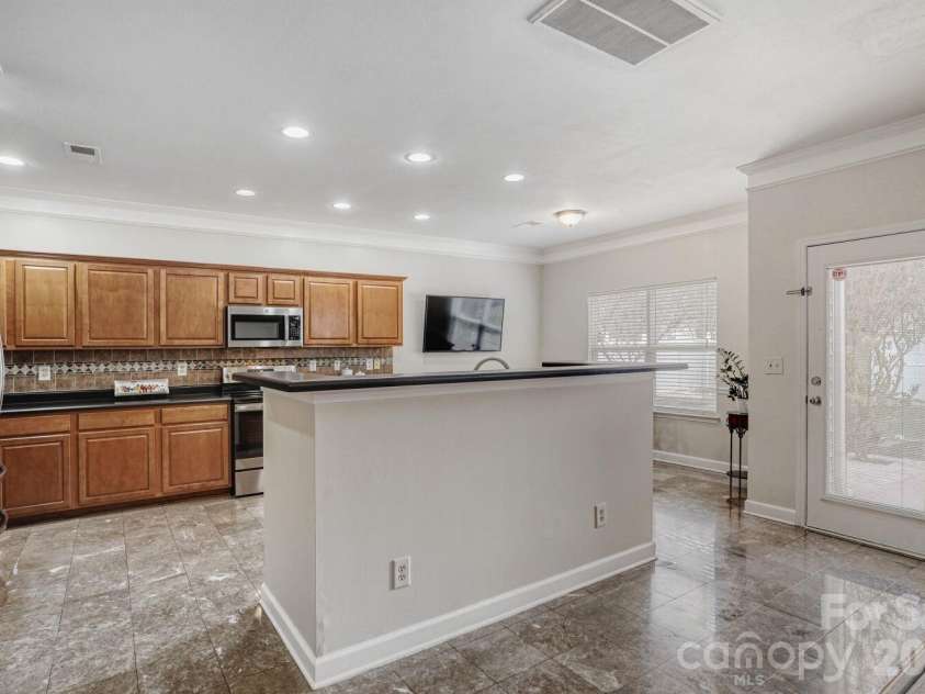 13622 Stringfellow Lane, Charlotte, NC 28278.  MLS# CAR4353206, YatesRealty ID 12723. 