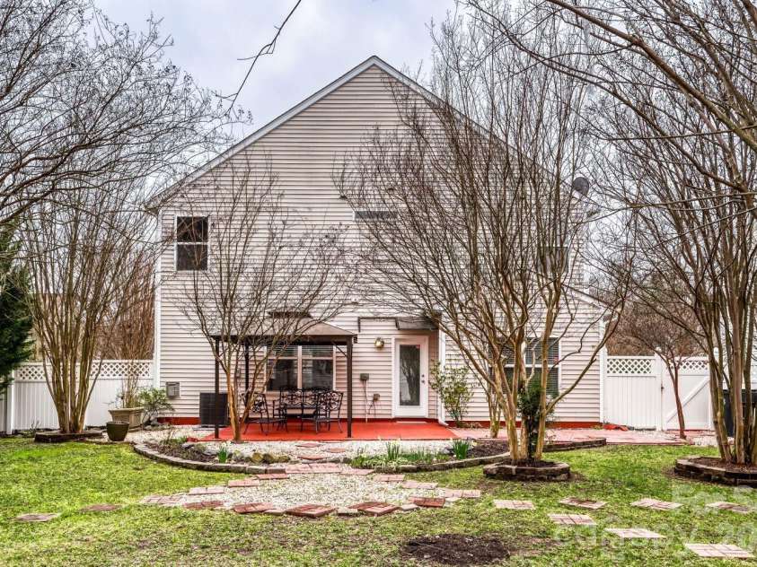 13622 Stringfellow Lane, Charlotte, NC 28278.  MLS# CAR4353206, YatesRealty ID 12723. 