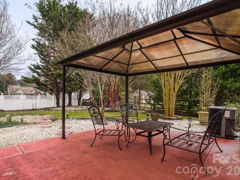 13622 Stringfellow Lane, Charlotte, NC 28278.  MLS# CAR4353206, YatesRealty ID 12723. 