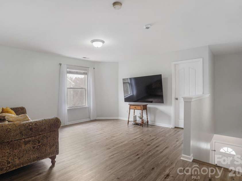13622 Stringfellow Lane, Charlotte, NC 28278.  MLS# CAR4353206, YatesRealty ID 12723. Loft - Upstairs
