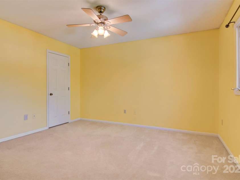 1652 12th Street, Hickory, NC 28601.  MLS# CAR4194268, YatesRealty ID 12726. 