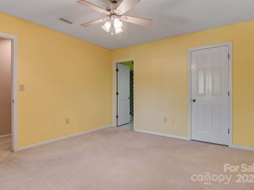 1652 12th Street, Hickory, NC 28601.  MLS# CAR4194268, YatesRealty ID 12726. 