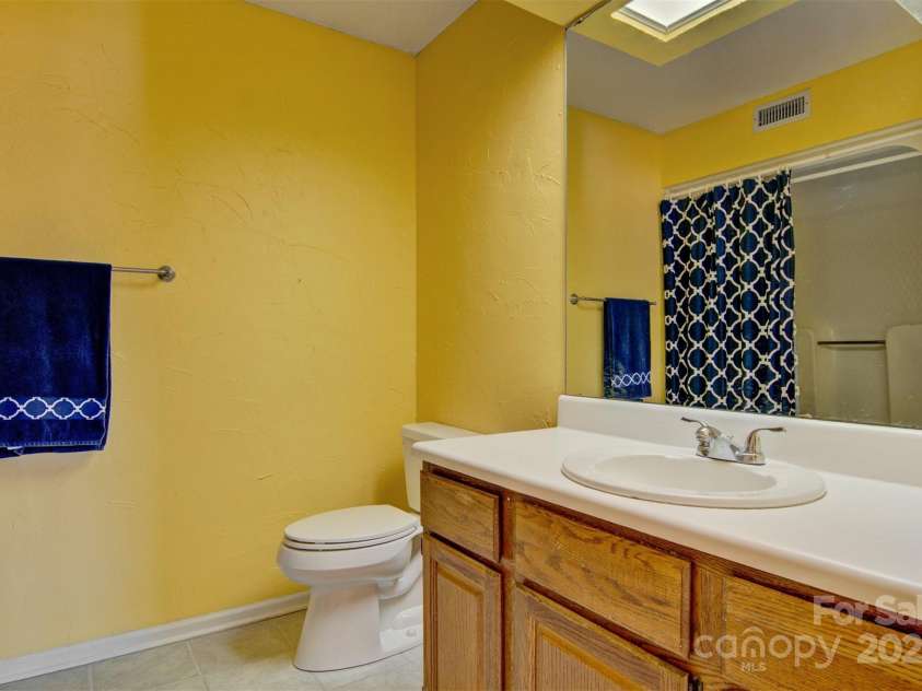 1652 12th Street, Hickory, NC 28601.  MLS# CAR4194268, YatesRealty ID 12726. 