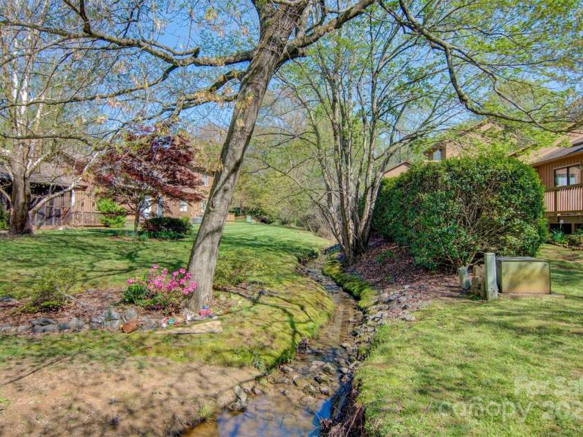 1652 12th Street, Hickory, NC 28601.  MLS# CAR4194268, YatesRealty ID 12726. 