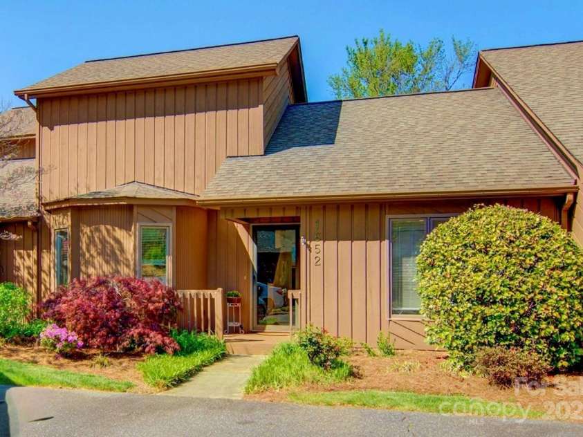 1652 12th Street, Hickory, NC 28601.  MLS# CAR4194268, YatesRealty ID 12726. 